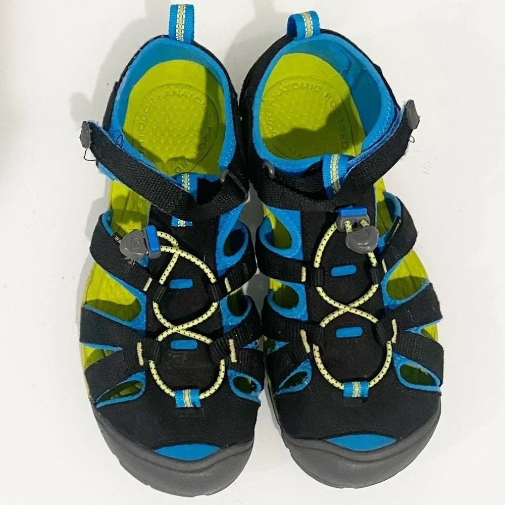 KEEN Big Kid's Seacamp II CNX Casual Shoes Black Brilliant Blue Hiking Size 6